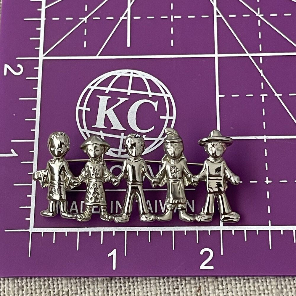 Signed Premier Designs Silver Tone “Children Of The World” Brooch Pin Jewelry - Picture 4 of 4